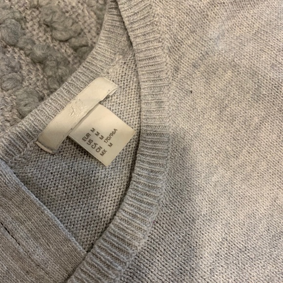 ✨2 for 20✨H&M Pullover sweater - Picture 2 of 5